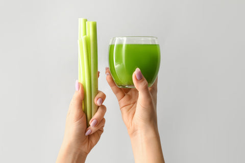 Die wirkliche Wirkung von Selleriesaft, die ihn so gesund macht